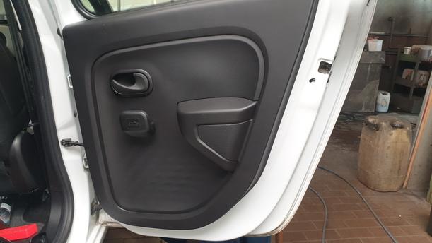 Foto: TÜR HINTEN RECHTS eines Renault Twingo SCe 70