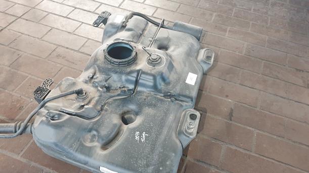 Foto: KRAFTSTOFFTANK ( 35 LITER ) eines Renault Twingo SCe 70