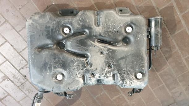 Foto: KRAFTSTOFFTANK ( 35 LITER ) eines Renault Twingo SCe 70