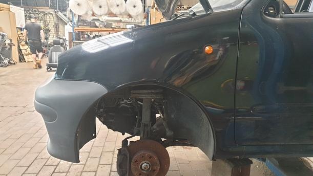 Foto: KOTFLÜGEL LINKS eines Fiat Seicento 1.1