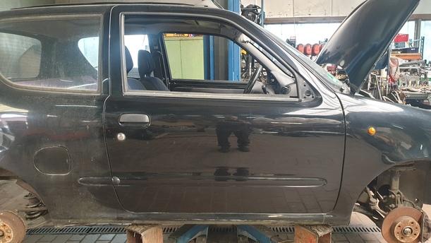 Foto: TÜR VORNE RECHTS eines Fiat Seicento 1.1