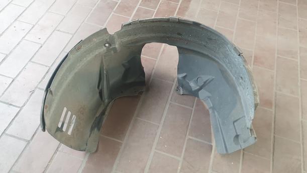 Foto: INNENKOTFLÜGEL / RADHAUSSCHALE LINKS eines Ford Fiesta 1.6 TDCi