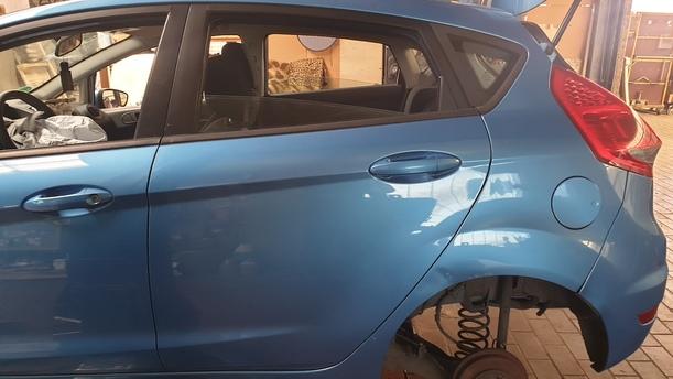 Foto: TÜR HINTEN LINKS eines Ford Fiesta 1.6 TDCi