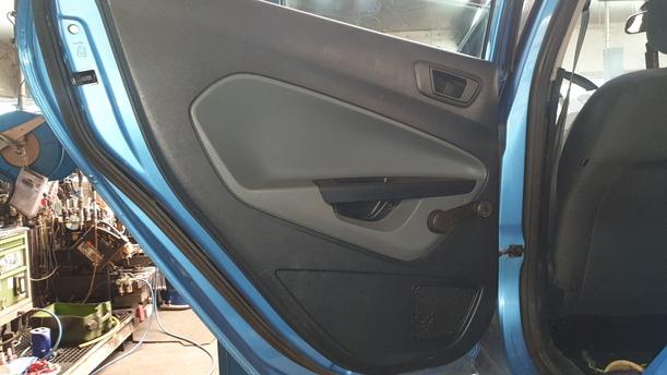 Foto: TÜR HINTEN LINKS eines Ford Fiesta 1.6 TDCi