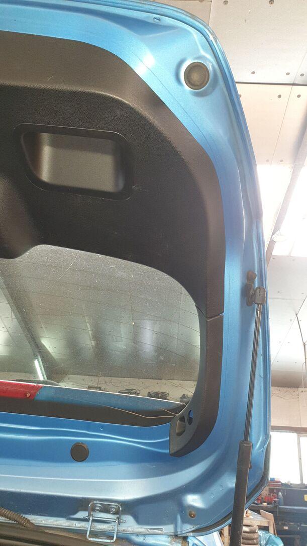 Foto: HECKKLAPPE / HECKDECKEL eines Ford Fiesta 1.6 TDCi
