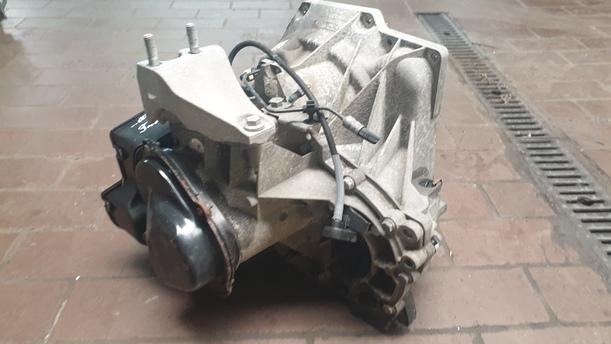 Foto: SCHALTGETRIEBE 5-GANG P8A6R7002FL eines Ford Fiesta 1.6 TDCi