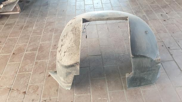 Foto: INNENKOTFLÜGEL / RADHAUSSCHALE LINKS eines Volvo 850 2.5-10V