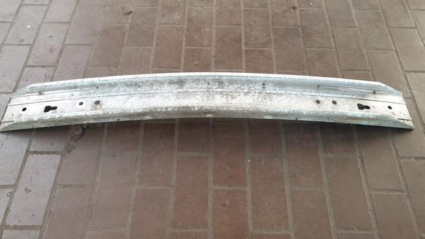 Foto: VERSTÄRKUNG VORN eines Volvo 850 2.5-10V