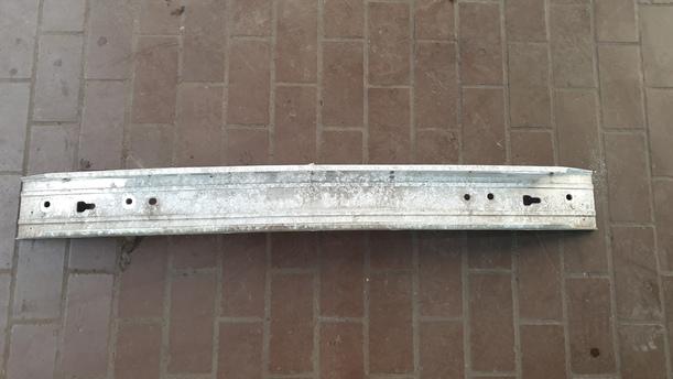 Foto: VERSTÄRKUNG VORN eines Volvo 850 2.5-10V