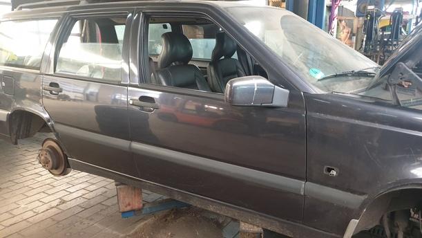 Foto: TÜR VORN RECHTS eines Volvo 850 2.5-10V
