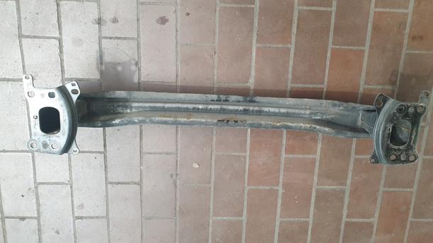Foto: VERSTÄRKUNG VORN eines VW Touran 1.9 TDI