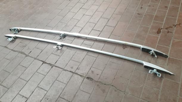 Foto: DACHRELINGSATZ eines VW Touran 1.9 TDI