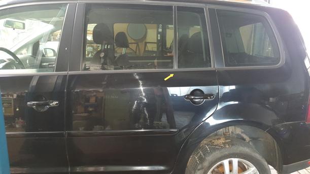 Foto: TÜR HINTEN LINKS eines VW Touran 1.9 TDI
