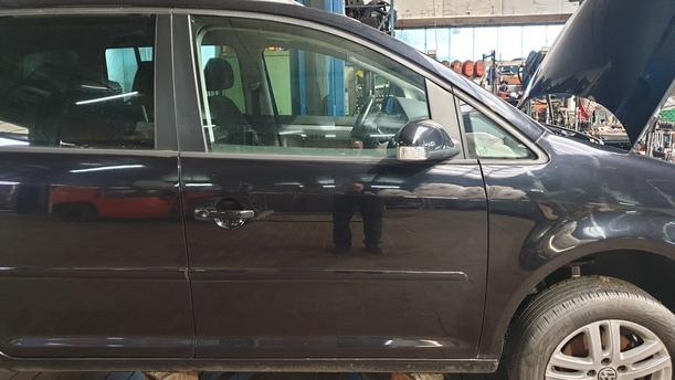 Foto: TÜR VORN RECHTS eines VW Touran 1.9 TDI