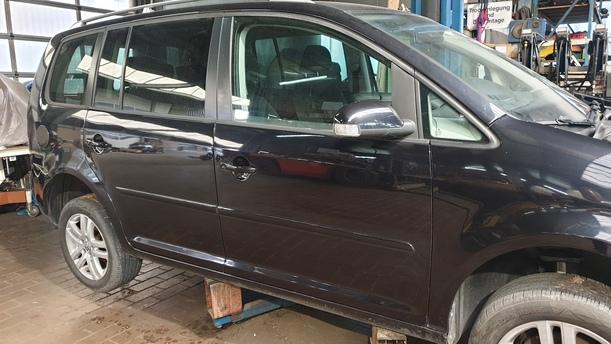 Foto: TÜR VORN RECHTS eines VW Touran 1.9 TDI