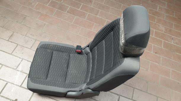 Foto: SITZ  2.REIHE LINKS eines VW Touran 1.9 TDI