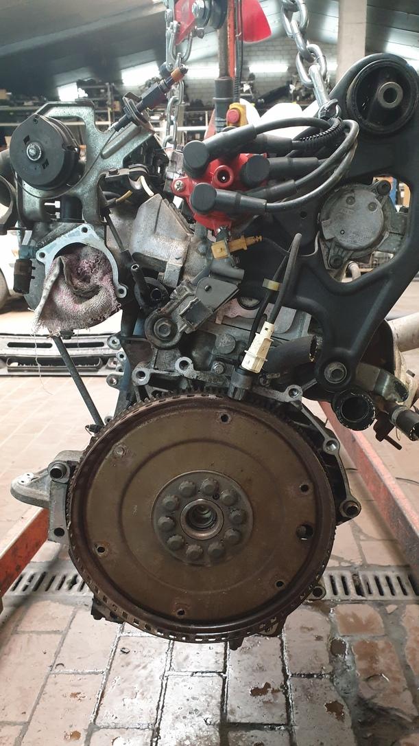 Foto: MOTOR B5252S eines Volvo 850 2.5-10V