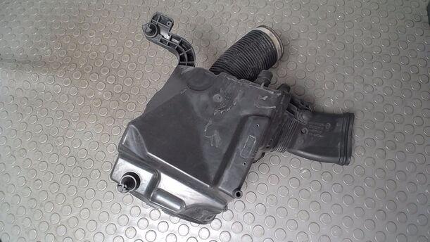 Foto: LUFTFILTERKASTEN eines Ford Focus 1.6 16V