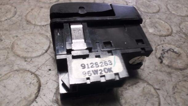 Foto: SCHALTER HEIZBARE HECKSCHEIBE / SPIEGEL eines Volvo 850 2.5-10V