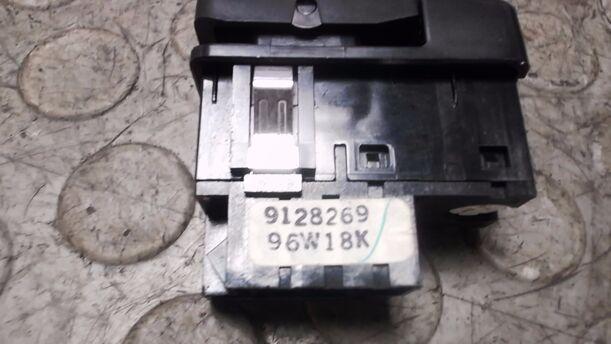 Foto: SCHALTER NEBELLEUCHTE HINTEN eines Volvo 850 2.5-10V
