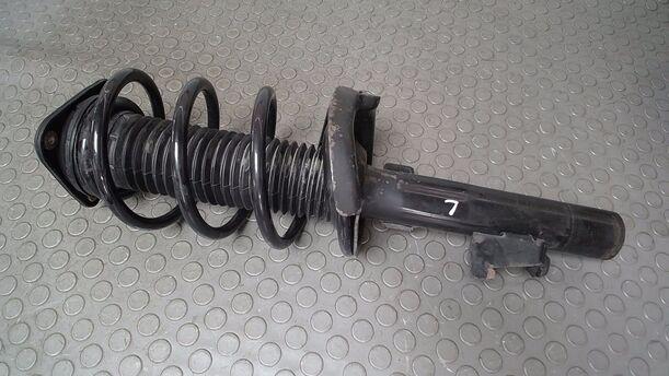 Foto: FEDERBEIN VORN LINKS ( BENZIN ) eines Ford Focus 1.6 16V