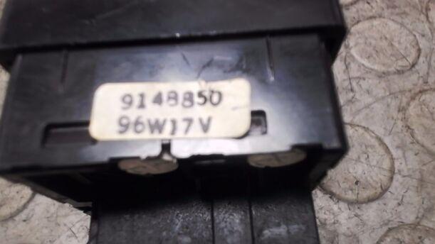 Foto: LICHTSCHALTER eines Volvo 850 2.5-10V