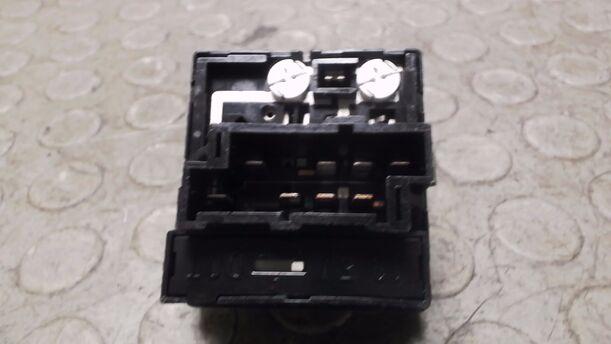 Foto: LICHTSCHALTER eines Volvo 850 2.5-10V