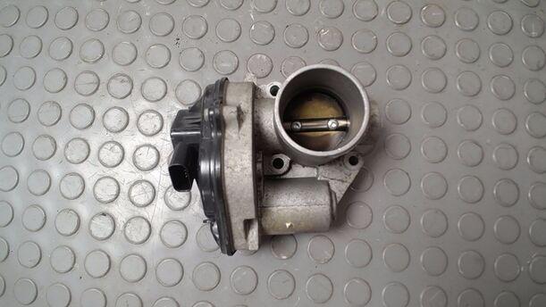 Foto: DROSSELKLAPPENSTUTZEN/ DROSSELKLAPPE eines Ford Focus 1.6 16V