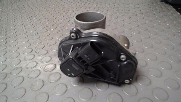 Foto: DROSSELKLAPPENSTUTZEN/ DROSSELKLAPPE eines Ford Focus 1.6 16V