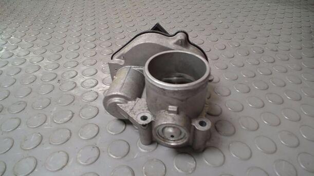 Foto: DROSSELKLAPPENSTUTZEN/ DROSSELKLAPPE eines Ford Focus 1.6 16V