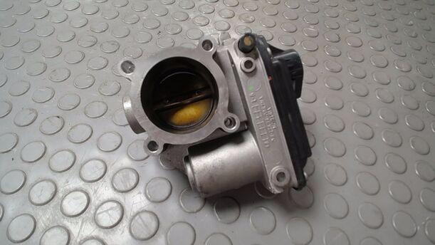 Foto: DROSSELKLAPPENSTUTZEN/ DROSSELKLAPPE eines Ford Focus 1.6 16V