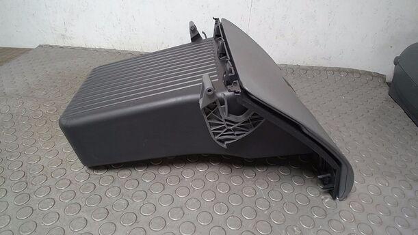 Foto: HANDSCHUHFACH eines Ford Focus 1.6 16V