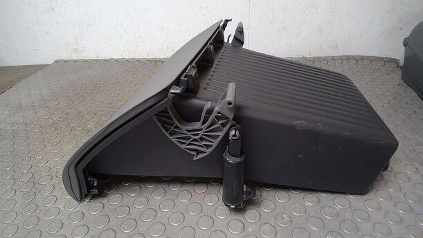 Foto: HANDSCHUHFACH eines Ford Focus 1.6 16V