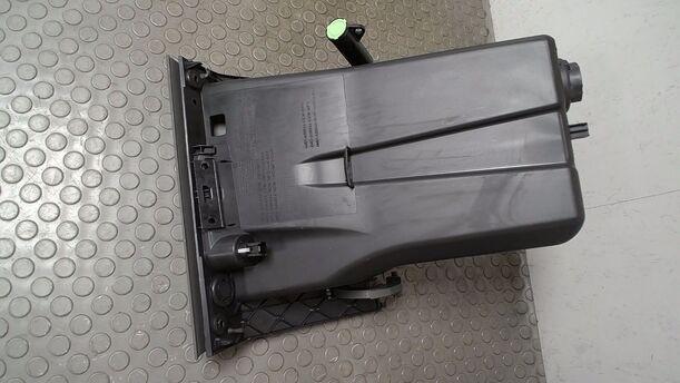 Foto: HANDSCHUHFACH eines Ford Focus 1.6 16V