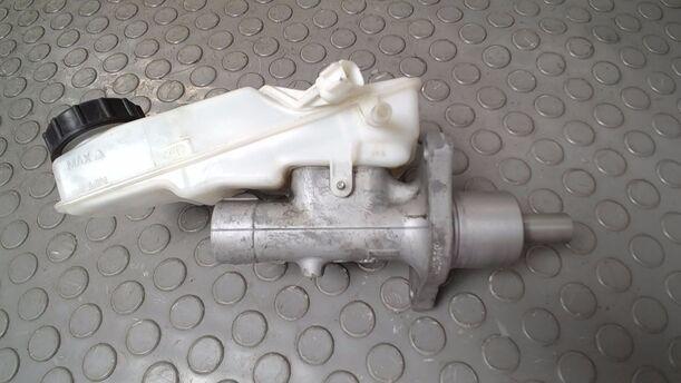 Foto: HAUPTBREMSZYLINDER eines Ford Focus 1.6 16V