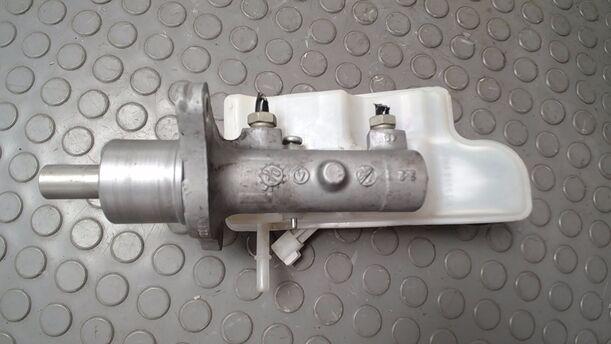Foto: HAUPTBREMSZYLINDER eines Ford Focus 1.6 16V