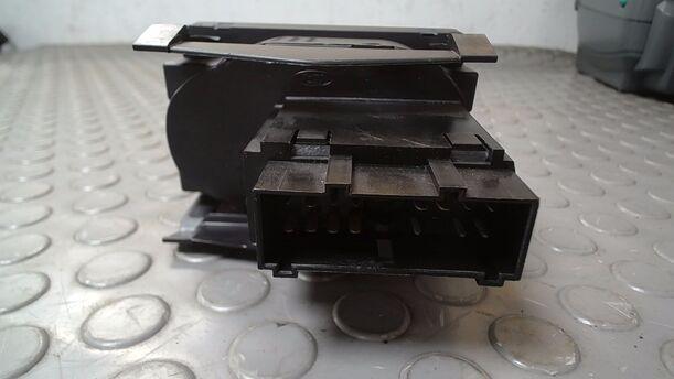 Foto: LICHTSCHALTER ( OHNE NEBELSCHEINWERFER ) eines Ford Focus 1.6 16V