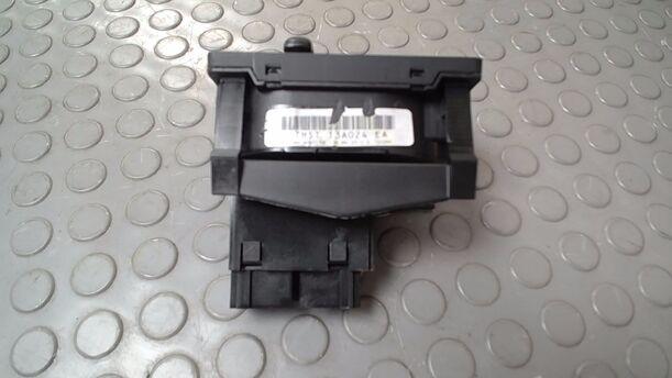 Foto: LICHTSCHALTER ( OHNE NEBELSCHEINWERFER ) eines Ford Focus 1.6 16V