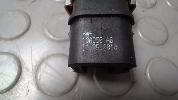 Foto: SCHALTER WARNBLINKANLAGE/ WARNBLINKSCHALTER eines Ford Focus 1.6 16V