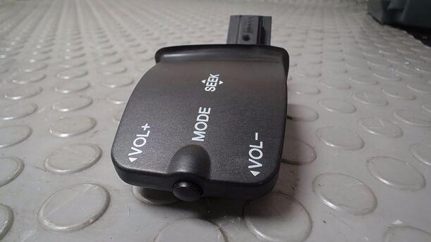 Foto: SCHALTER RADIOBEDIENUNG eines Ford Focus 1.6 16V LS
