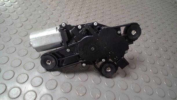 Foto: SCHEIBENWISCHERMOTOR HINTEN ( LIMOUSINE ) eines Ford Focus 1.6 16V LS