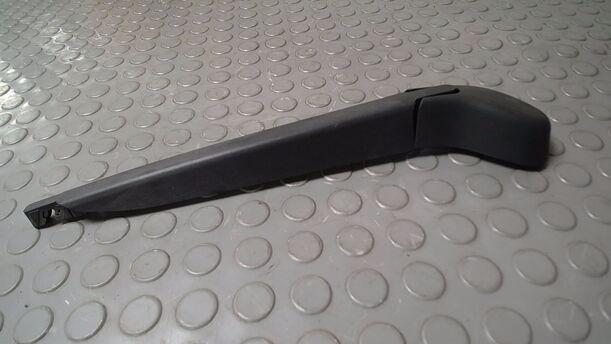 Foto: SCHEIBENWISCHERARM HINTEN ( LIMOUSINE ) eines Ford Focus 1.6 16V Travel
