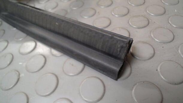 Foto: HECKKLAPPENDICHTUNG/ DICHTUNG HECKKLAPPE ( 4/5 TÜRER ) eines Ford Focus 1.6 16V Travel