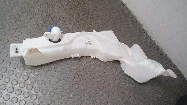 Foto: SCHEIBENWASCHBEHÄLTER eines Ford Focus 1.6 16V