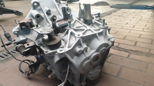 Foto: SCHALTGETRIEBE 6-GANG eines Mazda 6 Sport Kombi 2.2 CD DPF
