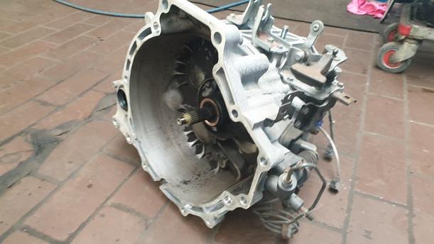 Foto: SCHALTGETRIEBE 6-GANG eines Mazda 6 Sport Kombi 2.2 CD DPF