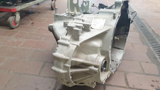 Foto: SCHALTGETRIEBE 6-GANG eines Mazda 6 Sport Kombi 2.2 CD DPF