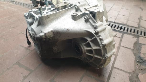 Foto: SCHALTGETRIEBE 6-GANG eines Mazda 6 Sport Kombi 2.2 CD DPF