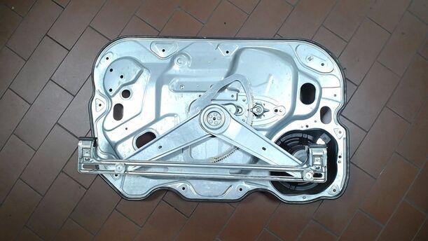 Foto: FENSTERHEBER ELEKTRISCH VORN RECHTS ( 4/5 TÜRER ) eines Ford Focus 1.6 16V