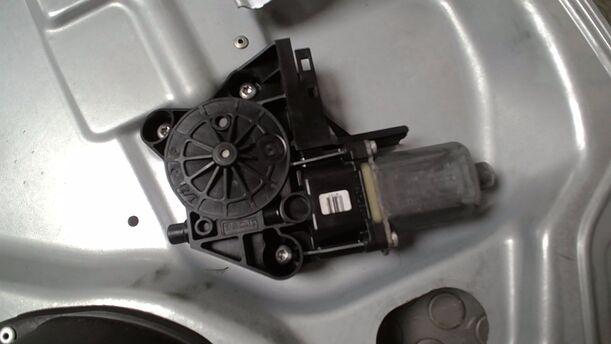 Foto: FENSTERHEBER ELEKTRISCH VORN LINKS ( 4/5 TÜRER ) eines Ford Focus 1.6 16V